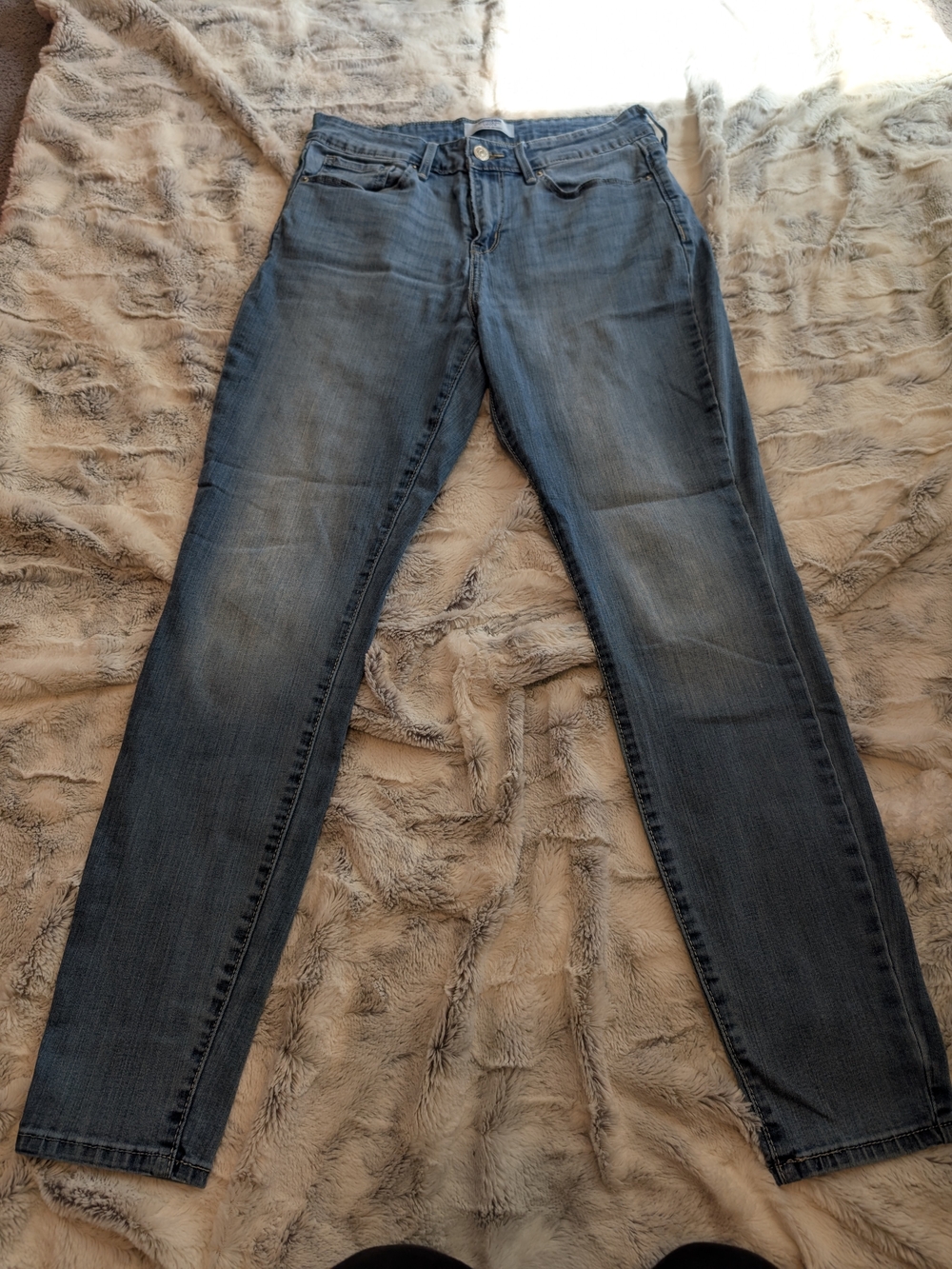 Levi Denizen Mid-rise Skinny Jeans